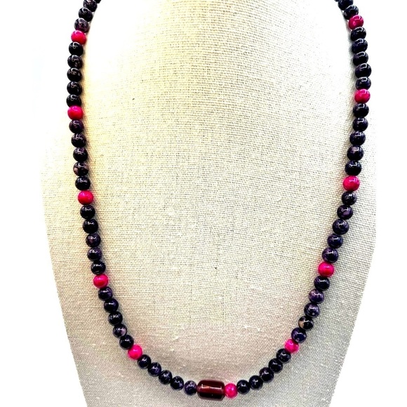 Beaded Necklace With Amethyst and Pink Crackle Quartz Beads - Picture 1 of 9
